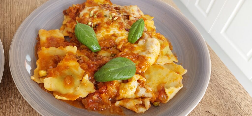 RAVIOLIS CON SALSA DE TOMATE EN MAMBO COOKING